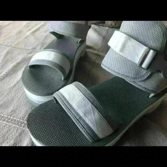 TEVA WOMEN'S INDIO SANDAL ANKLE WRAP GREY SZ 9 - Picture 3 of 12